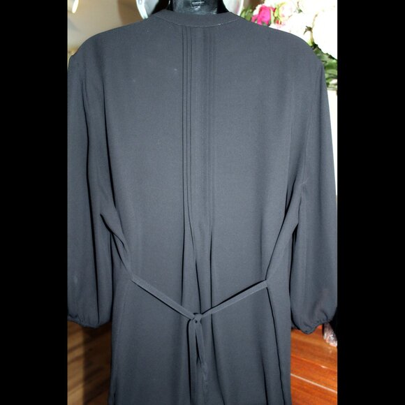 SOLD Light Weight Chic Semi-Sheer 3/4 Sleeve Tunic - Picture 4 of 5